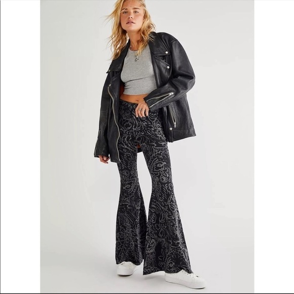 NWT Free People Just Float On Printed‎ Flare Jeans Black Paisley Discharge Sz 24 - Picture 2 of 14